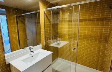 Hermoso piso en un paso de la Playa de Fenals con piscina - Foto 7