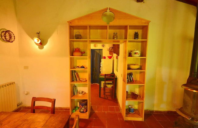 Spacious Home With Shared Pool - Photo 30