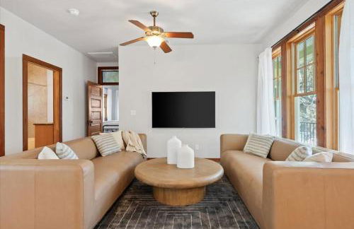 Urban Cowboy Villas - Heart of 704 - Foto 8