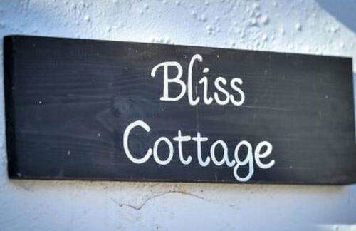 Beautiful cottage a stones throw from the beach. - Photo 26