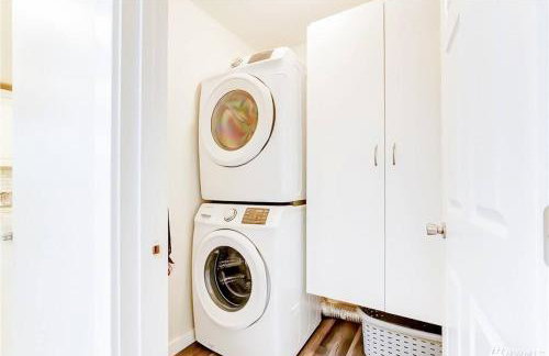 Stylish Modern Farmhouse wYard 10 mins from DT - Foto 51