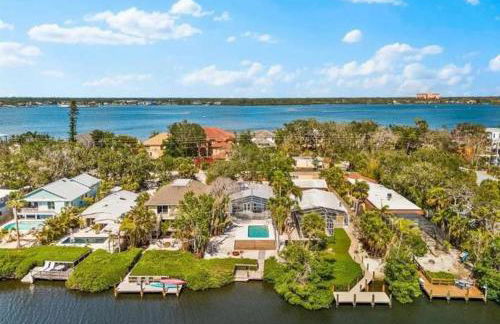 Blue Lagoon Hideaway 3BR Coastal Chic Retreat - Photo 79