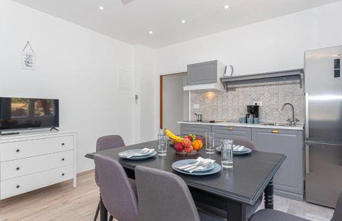 Nice Apartment In Danilo With Wifi - Photo 15