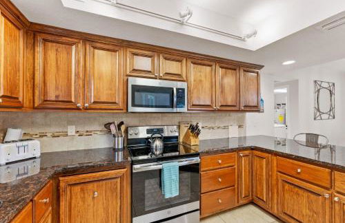 Ocean View Next to Pool and Amenities Corner Unit 3 Balconies OW20-201 - Foto 19