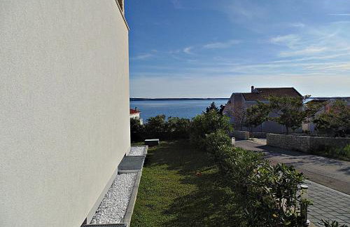 House Natali 70m from the beach - free EV top up - Photo 41