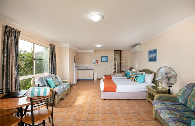 Sunlit Waters Studio Apartments - Photo 6