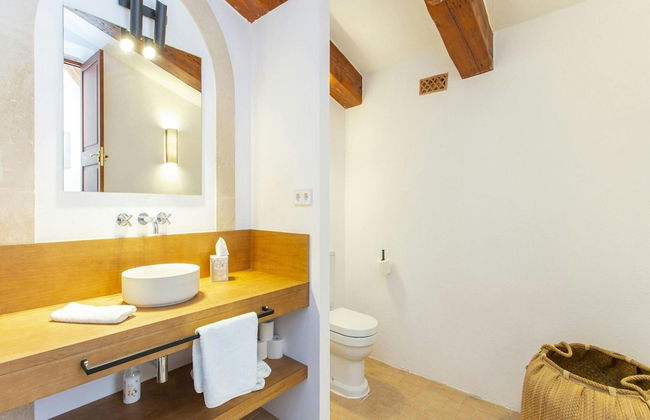 Stunning Farmhouse With Private Pool - Photo 19