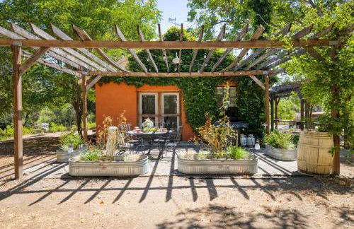 Charming Milk Barn Home on Vineyard Estate - Foto 26