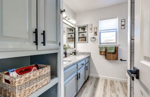 The Pine Haus- Luxury stay with Pickleball, Hot Tub, Fire Pit - Foto 16