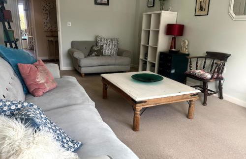 New Forest home - 4-beds and garden - 10 mins from Beach - Photo 28