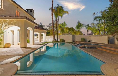 5800 sq ft Gorgeous Tarzana 7 bedroom 9 bathroom home with pool and hot tub - Foto 5