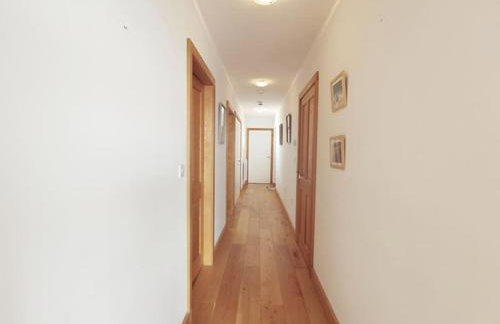 1 Y Bae - Top Floor Apartment - Photo 24