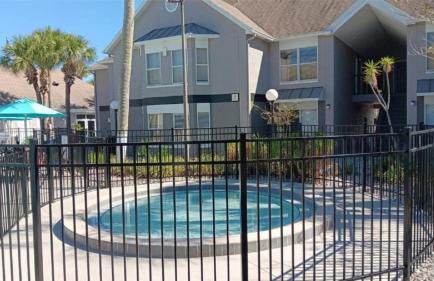 Two bed condo in Parkway Palms Resort condo - Foto 27