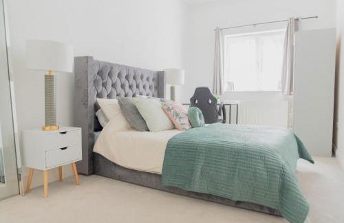 Portsmouth City Centre Modern Apartment - with Free Parking - Photo 2