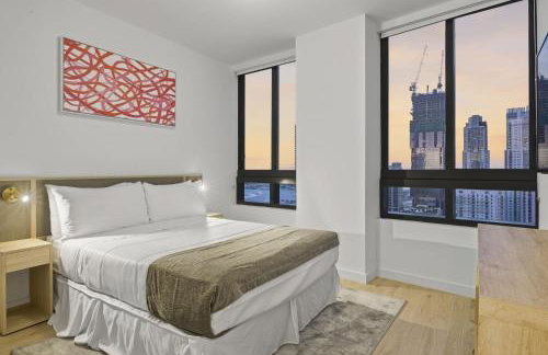 Upscale Downtown Condo Pool Gym & Skyline Views - Foto 24