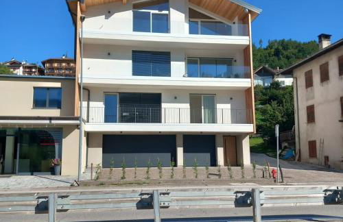 Riflessi sul lago - Foto 1