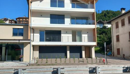 Riflessi sul lago - Foto 1