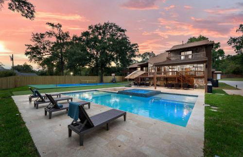 Pickleball & mini-golf, Pool/Spa, Epic Gameroom! - Photo 1