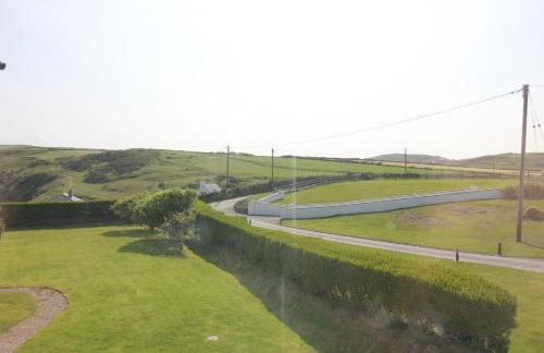 Spacious seaside family house in Aberdaron with large garden and stunning sea views - Photo 47