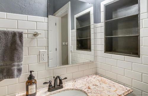 Walk to Town and Beaches! Cozy Home in Coeur dAlene - Foto 12