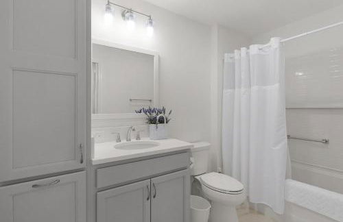 Spacious Golf Retreat-2 King Beds-Golf Cart- Full Kitchen & TVs in Every Room - Foto 6