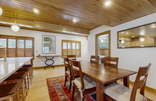 Less Than 1 Mi to Lake George! Family Retreat with Deck - Foto 16