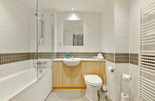 The Vizion serviced apartments from Pincott Properties - free parking, private balcony, and WiFi - Photo 53