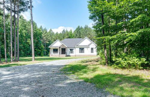 Secluded 18-Acre Retreat in Staley with Game Room - Foto 26