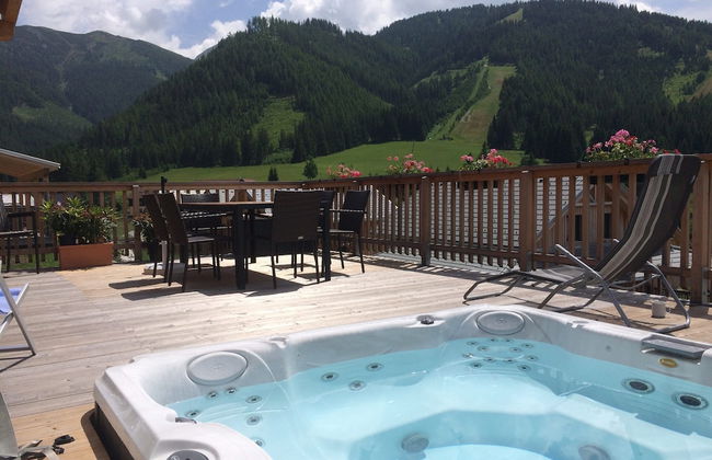 Lavish Wooded Chalet with Sauna & Hot Tub in Hohentauern - Photo 12