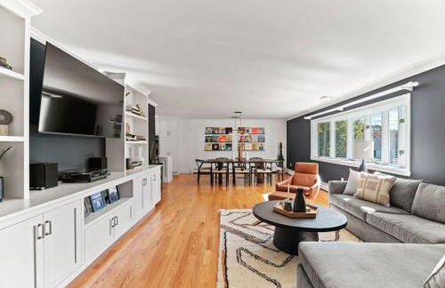 Walk to the Beach - Modern Home with FirePit and Bikes - Foto 1