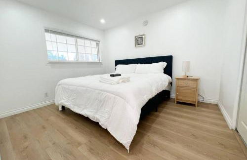 Modern 4 King Beds, Beautiful Large Backyard, Golf, WFH, Long Stays, WI-FI, FWY, 25 mins to Beach - Photo 30