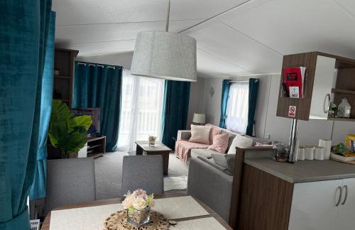 LuxeHaven at Tattershall Lakes Park with Hot Tub - Foto 48