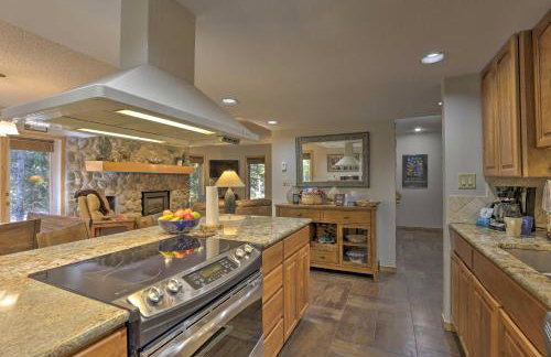 Creekside Frisco Condo with Views and Pool Access! - Foto 9