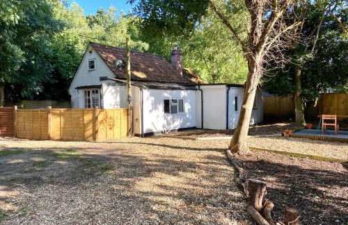 Holly Tree Cottage - 3 bedrooms and large garden with optional glamping double outside - Foto 12