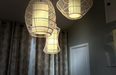 Sedona Uptown Gem!Large yard w grass and shade trees! Views!! NEW! BARREL SAUNA!!! Close to trails, walk to Uptown Sedona, restaurants and shopping - Foto 78