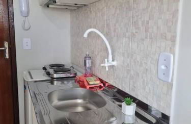 Kitnet303 centro, c linda vista janela, tv smart - Foto 11