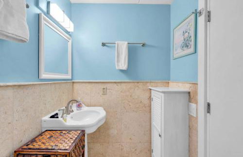 Andros - Spacious 2x2 Waterfront Condo - Photo 14