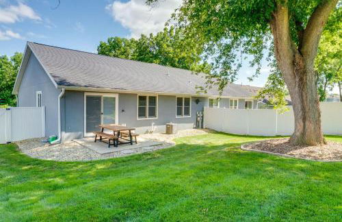 1 Mi to Beach Dog-Friendly Condo in Lake Mills! - Foto 19