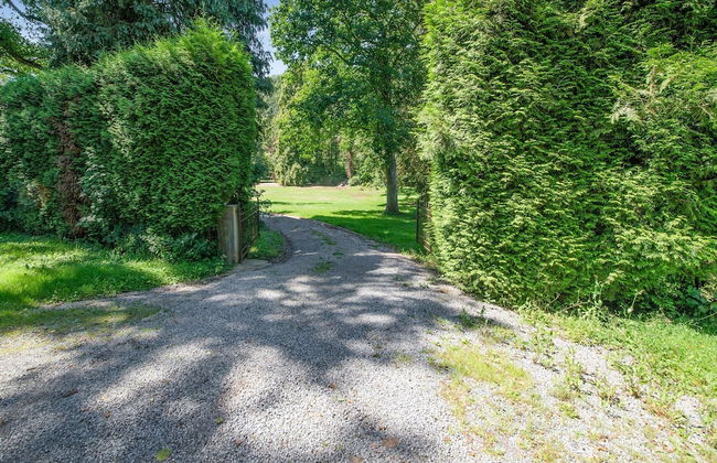 Castle in Ferrieres With Pond Garden - Photo 2
