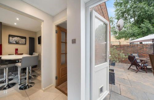 Cosy 3 BEDROOM Home with Garden, Ealing - Foto 9