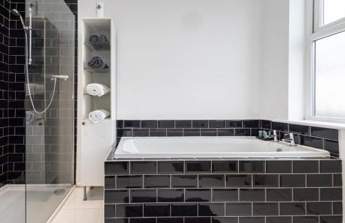 Cheadle village - Photo 37