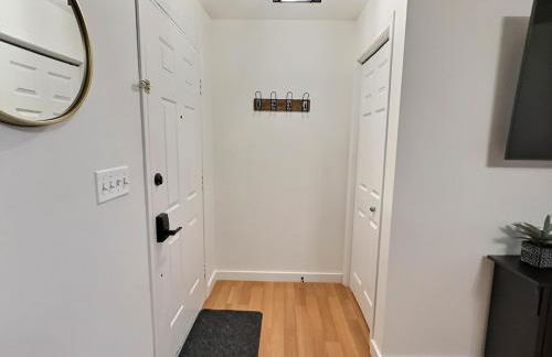 The Sawyer Hideaway - 3BR 2B with Hot Tub & Fire Pit - 5 mins to beach - Photo 7