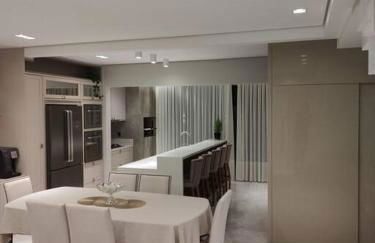 Sobrado com piscina, banheira e garagem coberta. - Foto 16