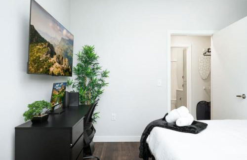 Chic 1BR w Gym & Parking Near Rvrwalk & Dome - Foto 65