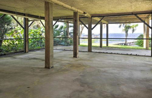 Renovated Crescent Lake Escape with Waterfront Deck! - Foto 25