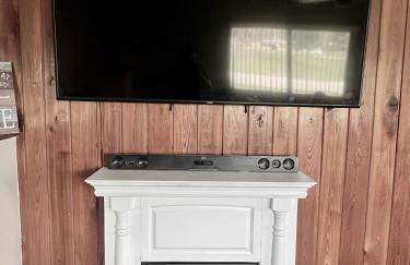 Spacious Lake Retreat for Families - Foto 12