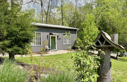 Romantic Cottage w Hot Tub & Views - Photo 13