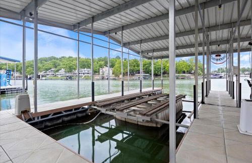 Luxury Home on Cove with Boat Slips, Waterslides, and Jump Deck - Foto 78