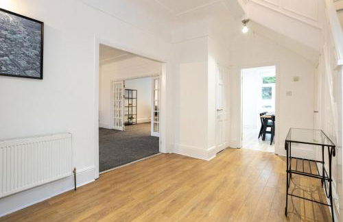 Pillo Rooms - Spacious 4 Bedroom Detached House close to Heaton Park - Foto 35