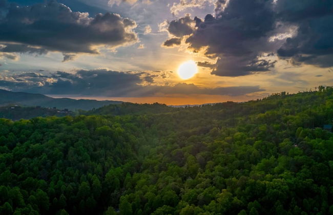 Romantic Cabin Retreat By Ghosal Luxury Lodging - Photo 42